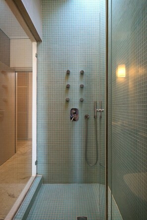 Shower, towels, shampoo - Villa Kalyvia Beta | Kalyvia, Skiathos | Private Infinity Pool & Sea Views (Skiathos)