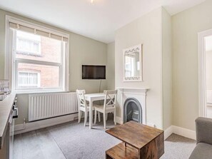 TV - Apartment 3 - Beverley House (Norfolk)