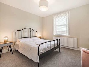 WiFi, bed sheets - Apartment 3 - Beverley House (Norfolk)