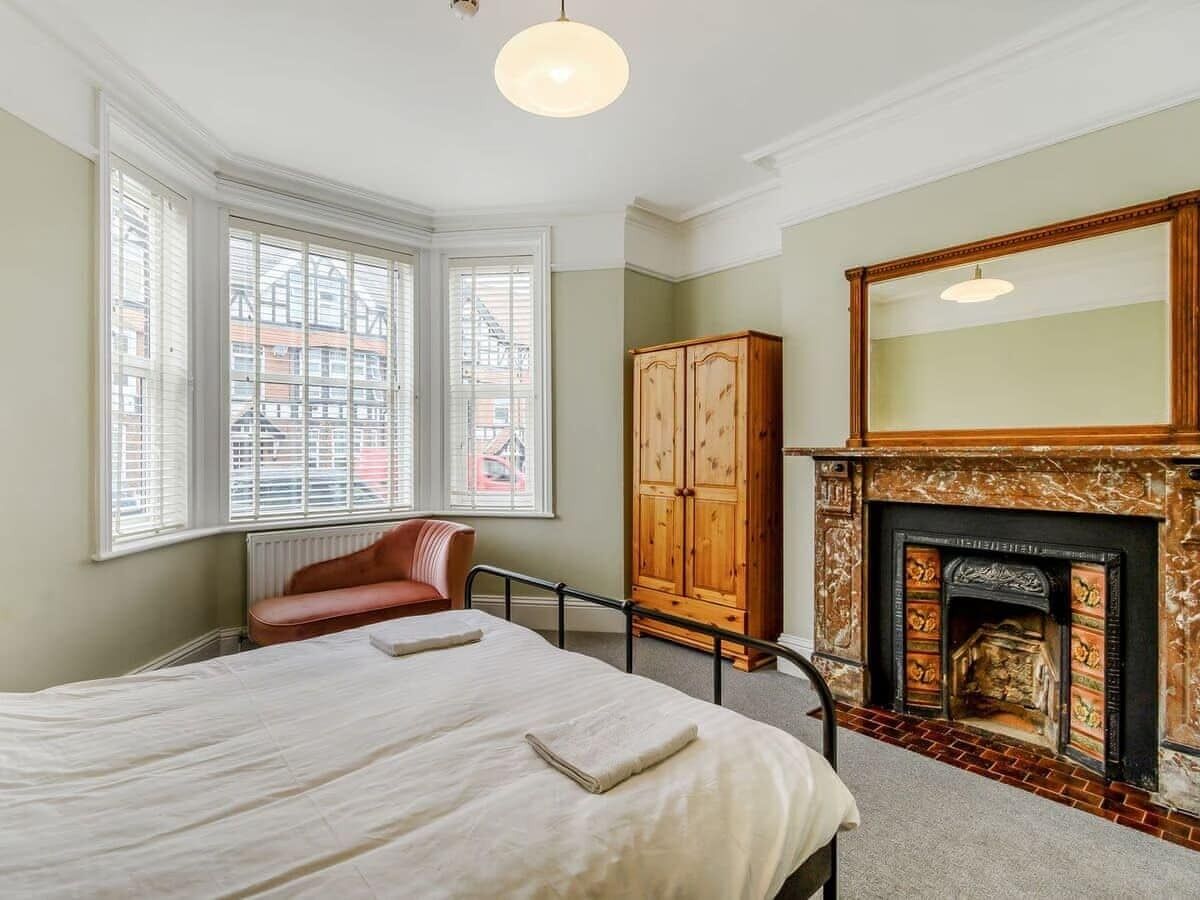 Iron/ironing board, WiFi, bed sheets, wheelchair access