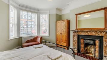 Iron/ironing board, WiFi, bed sheets, wheelchair access