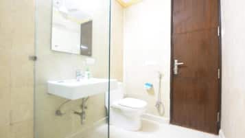 Superior Double Room | Bathroom | Slippers