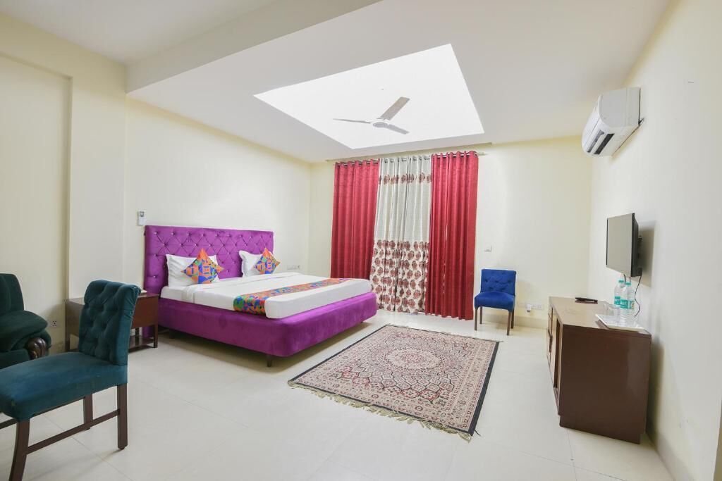 Suite, Balcony, City View | In-room safe, soundproofing, iron/ironing board, free WiFi