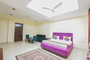 Down duvets, Select Comfort beds, in-room safe, soundproofing - The Hotel Am Bliss (Gurugram)