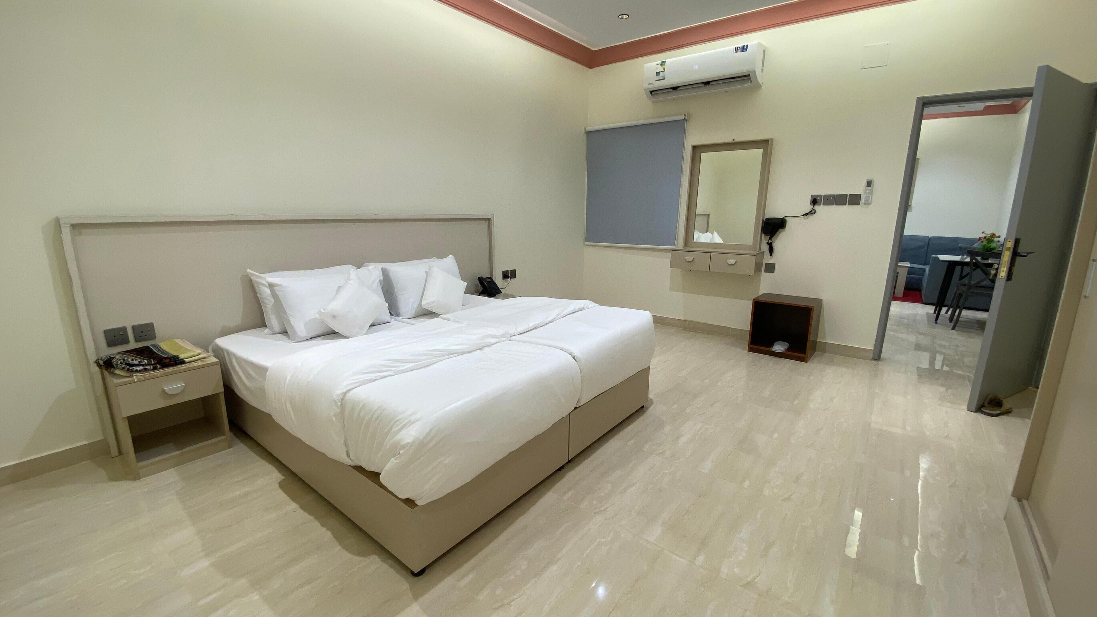 Apartment | In-room safe, iron/ironing board, free WiFi