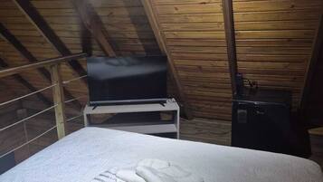 Een strijkplank/strijkijzer, wifi, beddengoed