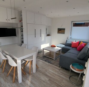 TV - Apartment 'Hanna' with Private Garden and Wi-Fi (Langeoog)