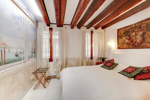2 bedrooms, iron/ironing board, free WiFi, bed sheets - Emerald Apartment (Venezia)