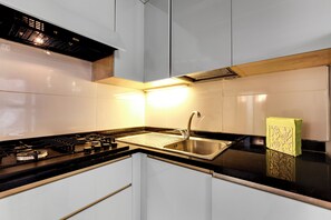 Refrigerador, microondas, parrilla de estufa y lavavajillas 