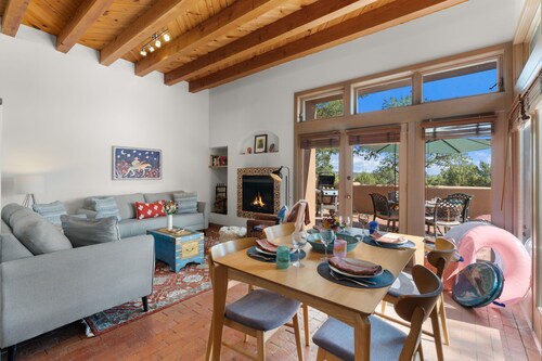 Casa Golondrinas-A Serene Santa Fe Retreat