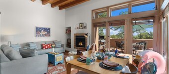 Casa Golondrinas-A Serene Santa Fe Retreat