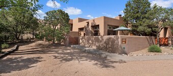 Casa Golondrinas-A Serene Santa Fe Retreat