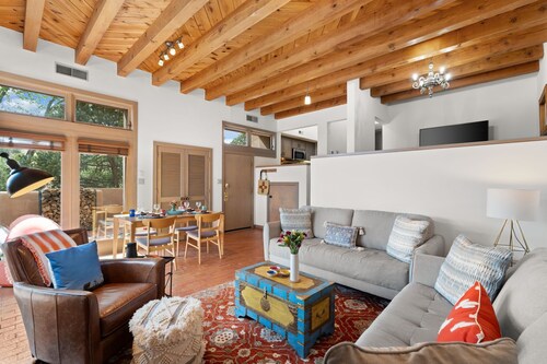 Casa Golondrinas-A Serene Santa Fe Retreat