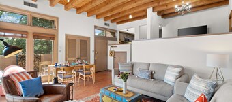 Casa Golondrinas-A Serene Santa Fe Retreat