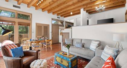 Casa Golondrinas-A Serene Santa Fe Retreat
