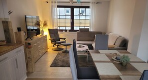 Living area - Modern vacation home "Stadtperle" in a good location! Lots of space with terrace! (Bad Sülze)