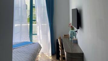 Doppia Deluxe, balcone, vista città | Tende oscuranti, insonorizzazione, Wi-Fi gratuito