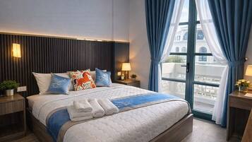 Blackout drapes, soundproofing, free WiFi