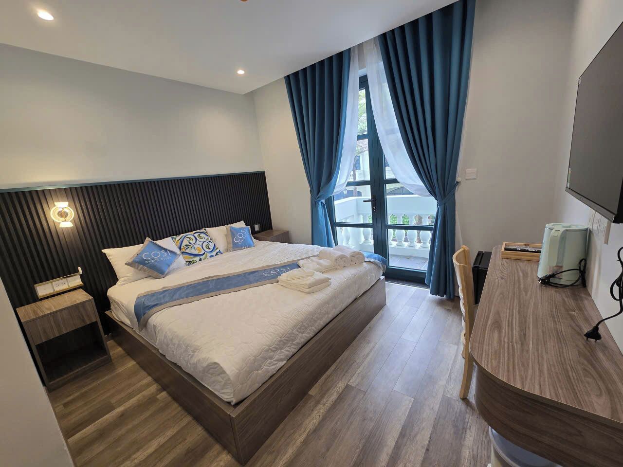 Deluxe Double Room, Balcony, City View | Blackout drapes, soundproofing, free WiFi