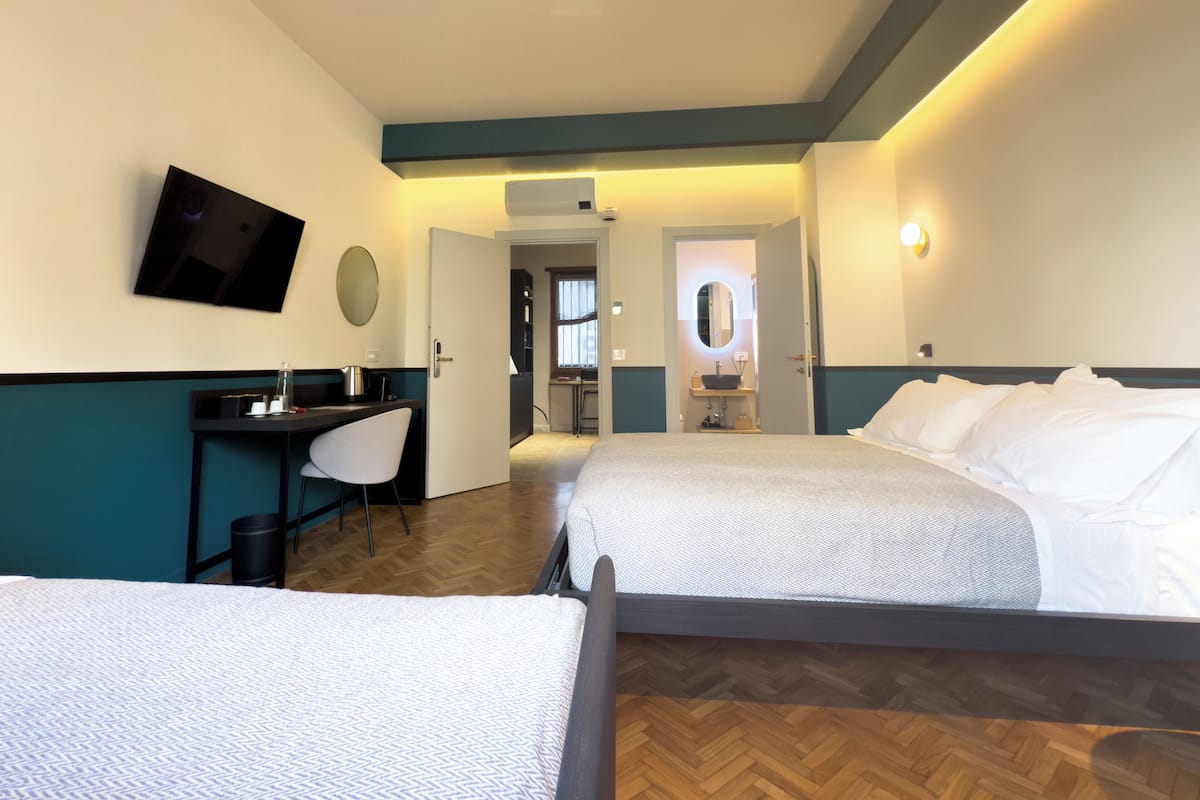 Deluxe Quadruple Room, Private Bathroom, City View