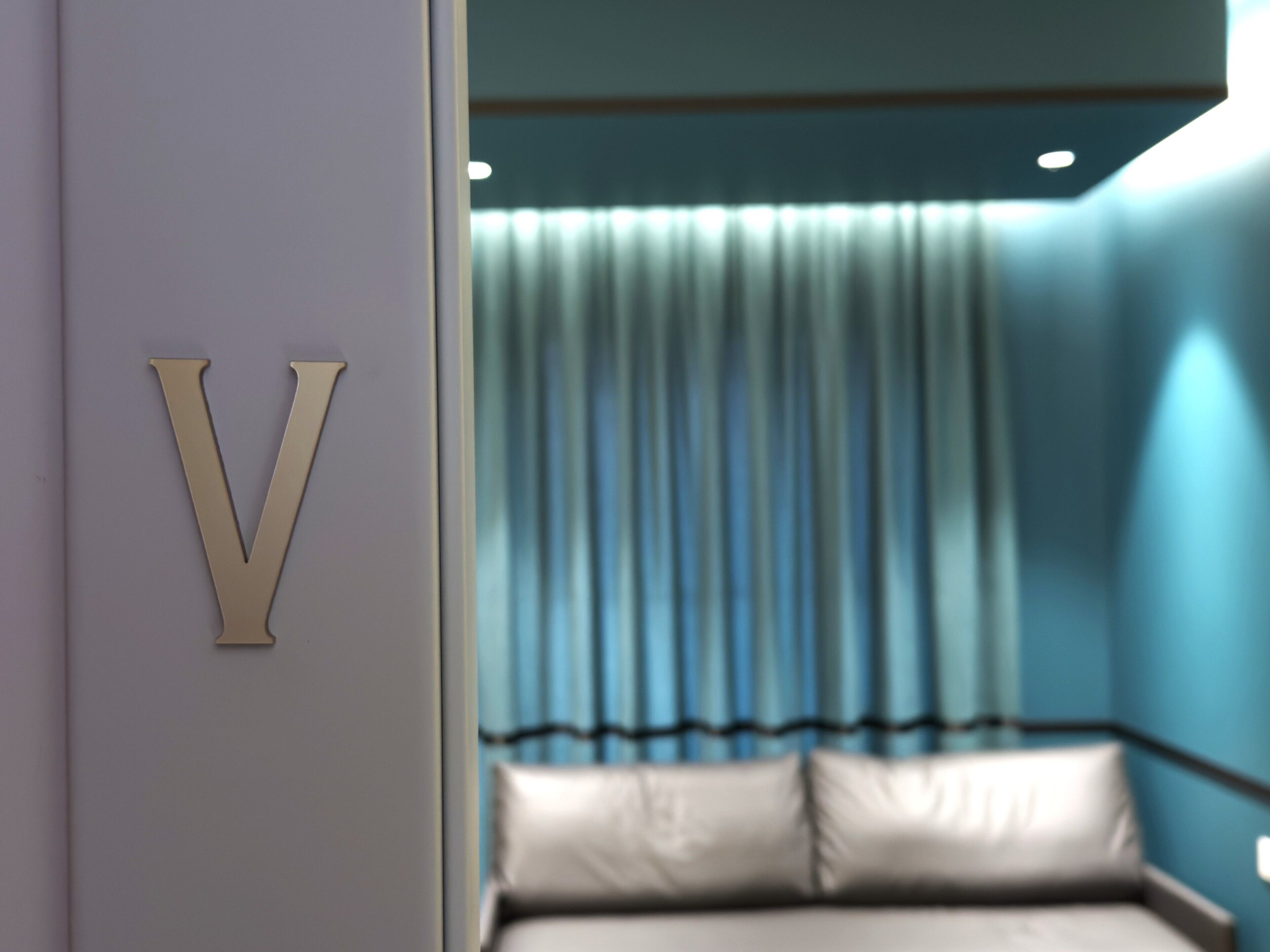 Caja de seguridad en la habitación y escritorio 