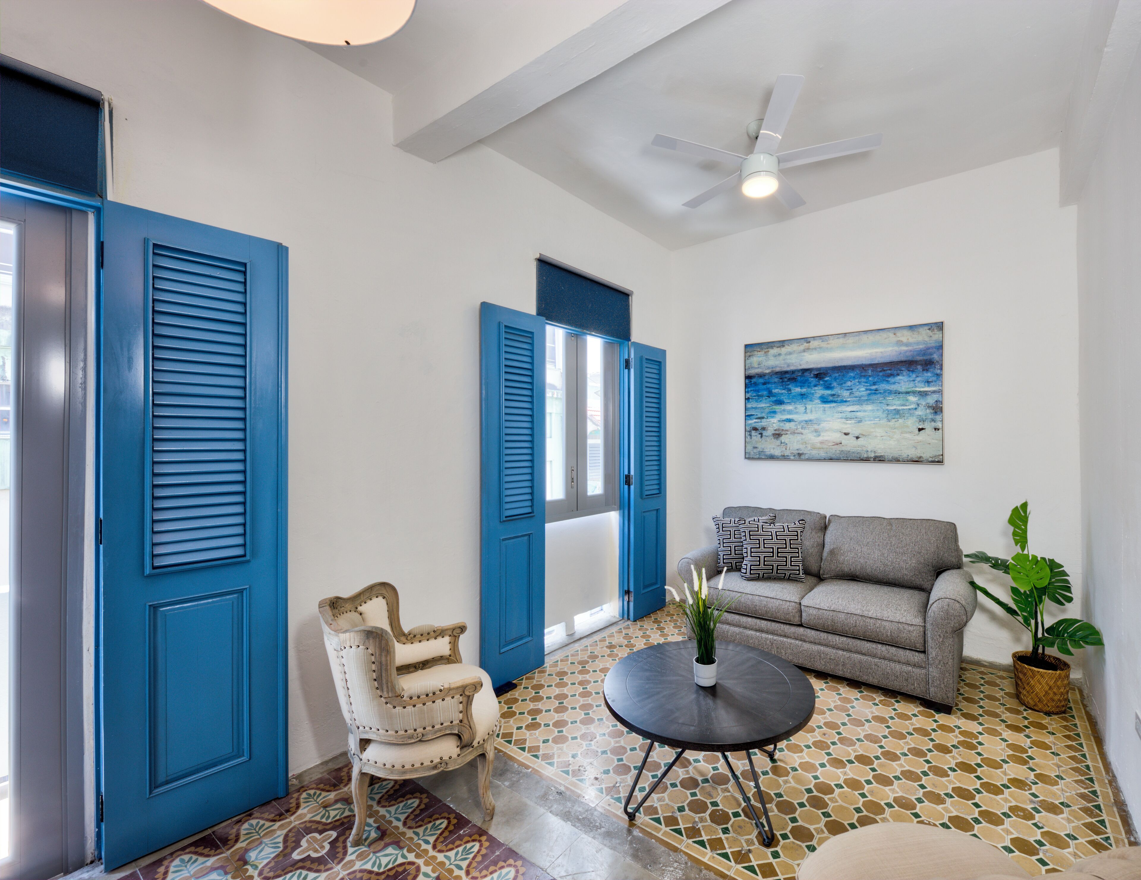 Appartement, Meerdere bedden | Woonkamer | Een 30-inch smart-tv met digitale zenders en streamingdiensten