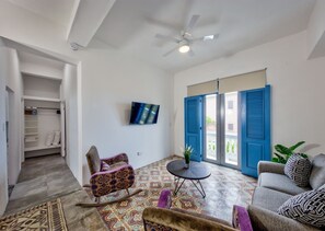Apartment, 1 Queen-Bett und Schlafsofa | Wohnbereich | 30-Zoll-Smart-TV mit Digitalempfang, Streaming-Dienste