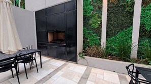 Outdoor dining - MOT Design SohoHaus (Buenos Aires)