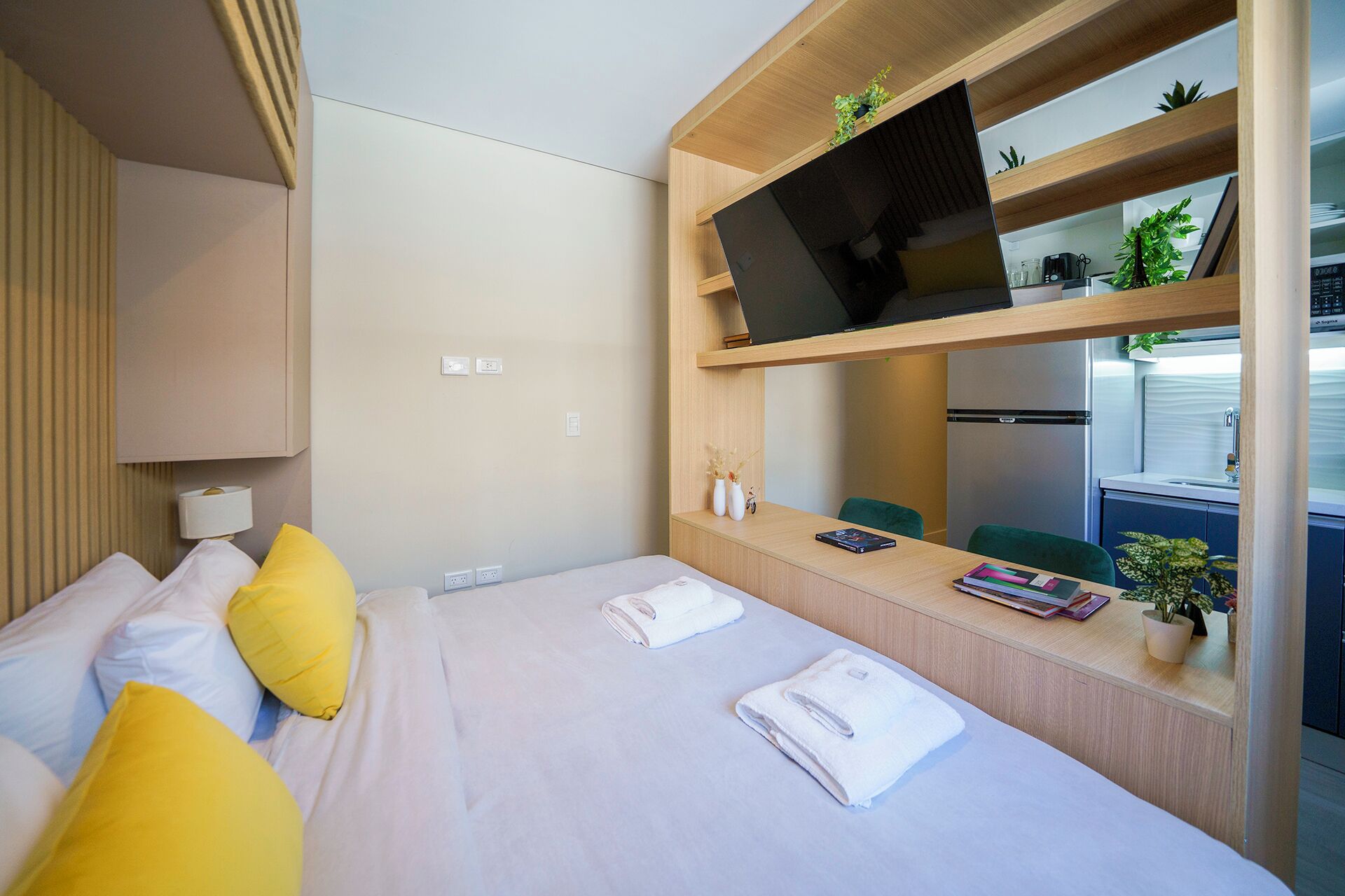 Desk, laptop workspace, iron/ironing board, free WiFi