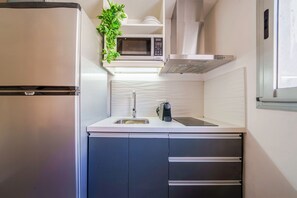 Desk, laptop workspace, iron/ironing board, free WiFi - MOT Design SohoHaus (Buenos Aires)