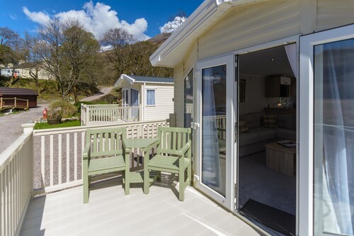 Caravan with stunning mountain views