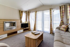 Living area - Caravan with stunning mountain views (Glencoe)