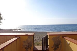 Property grounds - Beachfront penthouse with panoramic terrace and direct beach access (Capo d'Orlando)