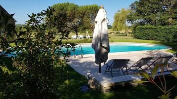 Sesongbasert utendørsbasseng