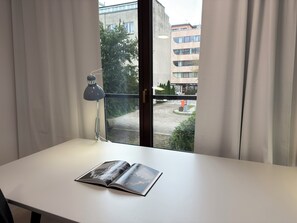 Comfort Studio Suite, Balcony | Desk, laptop workspace, blackout curtains, soundproofing - Comfort Studio Mokotów (Warsaw)