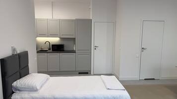 Suite estudio Confort, balcón | Cocina privada | Frigorífico grande, microondas, placa de cocina y lavavajillas