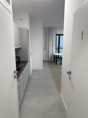 ห้องคอมฟอร์ทสตูดิโอสวีท, ระเบียง | บริเวณนั่งเล่น