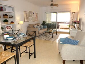 TV - Apartment 'Seavista Luxe' with Sea View, Wi-Fi and Air Conditioning (Rincón de la Victoria)