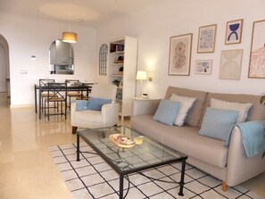 TV - Apartment 'Seavista Luxe' with Sea View, Wi-Fi and Air Conditioning (Rincón de la Victoria)