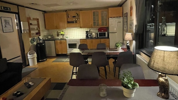 A compact living space with a kitchenette, dining area, and a small seating area. - Åre Vandrarhem (Duved)