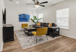 Smart TV - Newly Renovated 3 bedroom home near Texas A&M (Bryan)