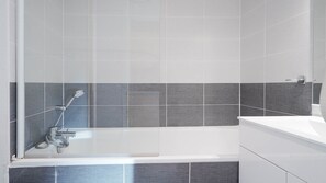 Bathroom - Charming Studio - Sleeps 2 - Close to the sea (Agde)