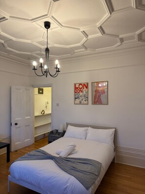 1 bedroom, WiFi, bed sheets - Cosy Soho Flat - Steps from Covent Garde (London)