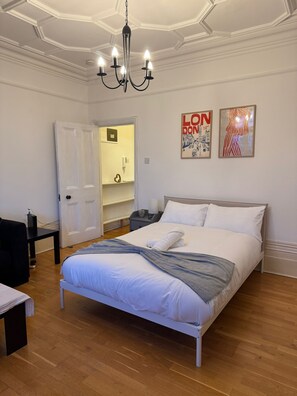 1 bedroom, WiFi, bed sheets - Cosy Soho Flat - Steps from Covent Garde (London)
