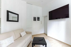 TV, offices - Studio de charme et cosy au cœur de Alésia (Paris)