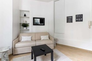 TV, offices - Studio de charme et cosy au cœur de Alésia (Paris)