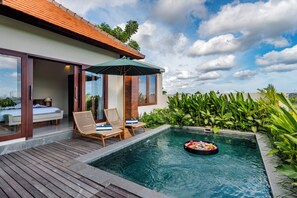 Luxury-Suite, 1 King-Bett, eigener Pool, Gartenblick | Pool