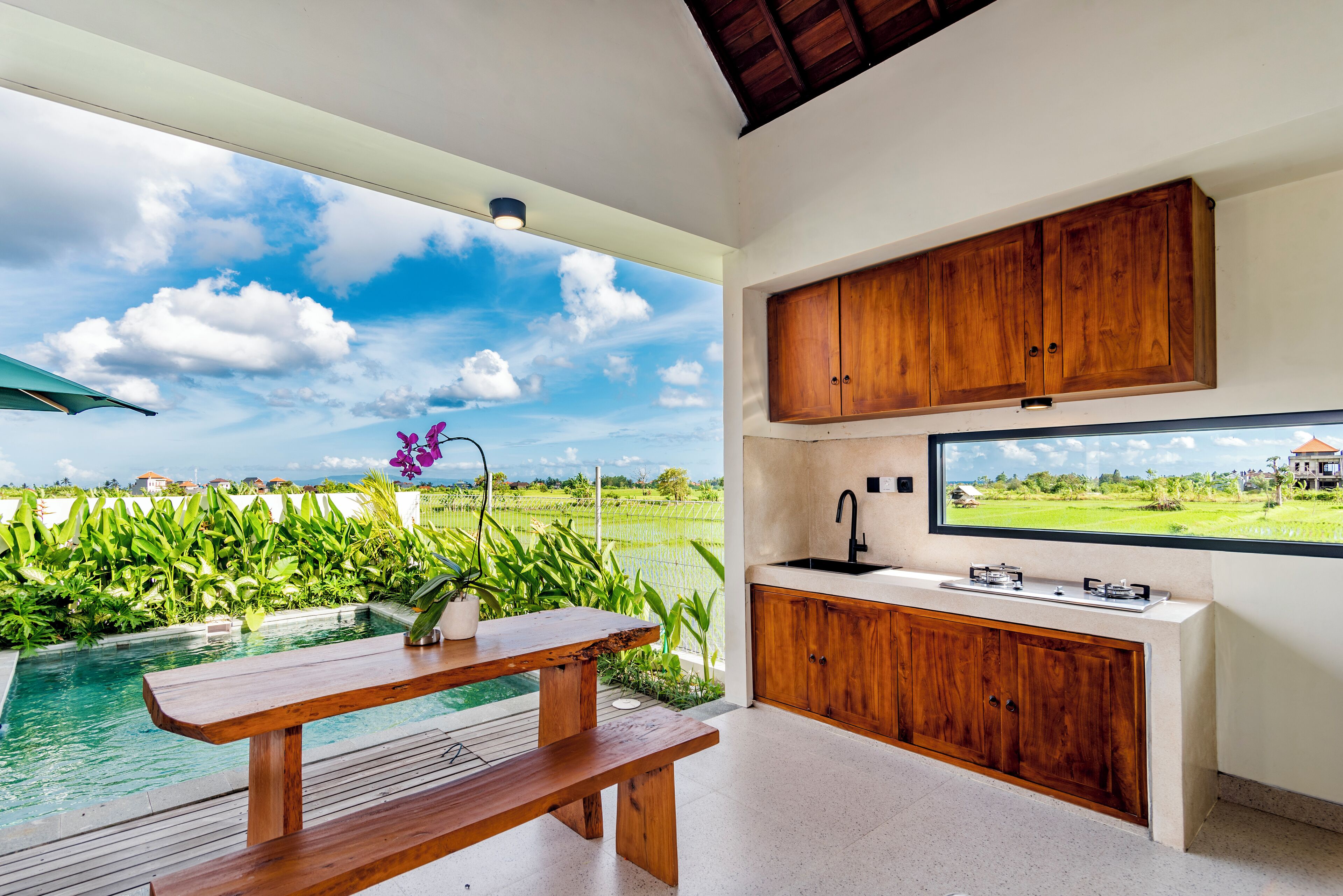 Suite Luxury, 1 letto king, piscina privata, vista giardino | Ristorazione all'aperto