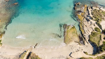 Una spiaggia nelle vicinanze