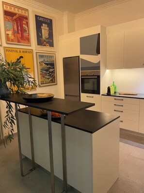 Refrigerador, horno, placa de cocina, lavavajillas